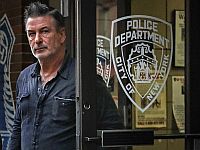 Актер Алек Болдуин во время съемок застрелил женщину-оператора и ранил режиссера