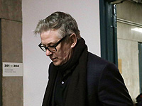 Помощник режиссера, передавший оружие Алеку Болдуину, сказал актеру, что пистолет безопасен