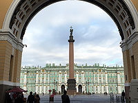 Эрмитаж подал жалобу на блогера, повесившего свой портрет в Военной галерее Зимнего дворца