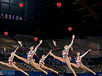 Чемпионат мира по художественной гимнастике. В упражнении с обручами и булавами победили итальянки