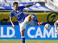 Суровый чемпионат Катара. Хамеса грубо сбили, а затем за это же удалили