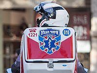 Около перекрестка Кирьят-Ата автомобиль въехал в витрину магазина