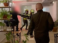 В одном из кафе в Яффо мужчина напал на парамедика МАДА, вызванного для оказания ему помощи. ВИДЕО