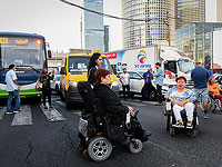 Инвалиды перекрыли перекресток Азриэли в Тель-Авиве