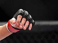 Скандальный поединок в Минске. Джонсон нокаутировал Вахаева