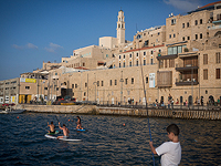 Возле ресторана 