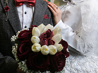 Подарок новобрачным от израильских спецслужб: корзина цветов с вызовом на допрос