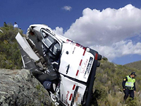 В Перу минибус упал в пропасть, погибли не менее 10 человек