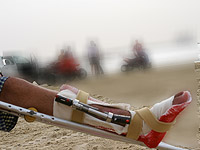 Квартирный вор, покидая место преступления, сломал обе ноги и был арестован в больнице