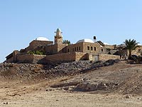 Возле комплекса Наби Муса в пропасть сорвался автомобиль