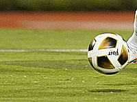 Клаудинью забил два мяча. 