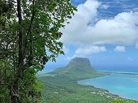 Стартап Wizz, мобилизовав у инвесторов $250 млн, отправил 80 работников на недельный отдых на Маврикии