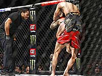 UFC. Оливейра защитил чемпионский пояс, 