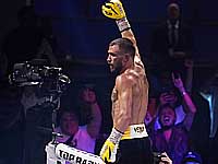 Бокс.  Ломаченко победил Комми