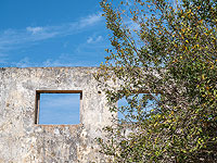 Правительство одобрило законопроект о введении налога на заброшенные постройки