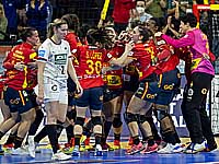 Первыми полуфиналистками чемпионата мира по гандболу стали датчанки и испанки