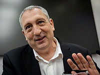 Возобновился допрос Нира Хефеца.