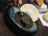 Незаменимые для новогоднего стола деликатесы по выгодным ценам: в филиалах сети Cancun специальное праздничное мероприятие к Новому году