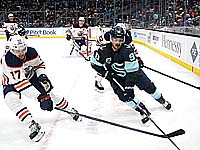 Хет-трик Ларкина. Победные шайбы Санхейма и Клингберга. Три голевые передачи Драйзайтля