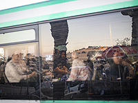 Пассажиры опрыскали слезоточивым газом из баллончика водителя и контролера