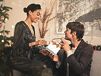 Выбор подарков на Новый год: кто поможет мужчинам и порадует женщин