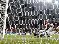 Жена российского футболиста опубликовала эротические фотографии