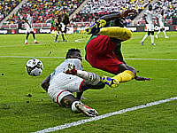 Стартовал Кубок африканских наций.  Камерунцы победили сборную Буркина-Фасо