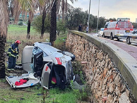 ДТП на шоссе 716; легковой автомобиль съехал с дороги и перевернулся.