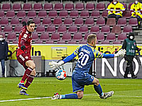 Левандовски забил три мяча. 