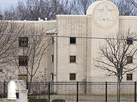 Подробности нападения на синагогу в Техасе: раввин организовал побег заложников еще до штурма