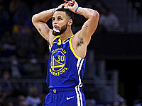 Карри набрал 39 очков. 