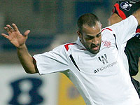 Экс-футболист Реувен Овед предстанет перед судом за обман водителей такси