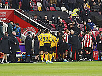 Матч чемпионата Англии был прерван из-за появления дрона