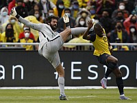 Безумная ничья между Бразилией и Эквадором: 111 минут игры, четыре красные, дважды удаленный вратарь