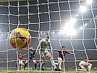 Жиру забил два мяча. 