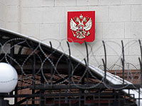 На здании посольства РФ в Киеве спущен российский флаг