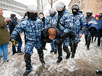 Оппозиция призывает граждан России выйти на митинги против войны; начались задержания