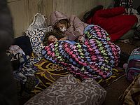 Украина заявляет, что уничтожила транспортник с десантниками; Россия - что взят Мелитополь