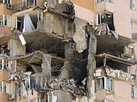 В жилой дом возле международного аэропорта