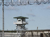 В Саудовской Аравии из тюрьмы вышел блогер Раиф Бадауи,