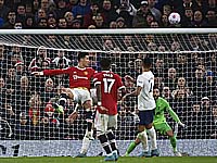 Криштиану Роналду забил три мяча. 