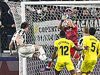 Лига чемпионов. Лучшим игроком недели признан вратарь