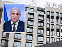 Работница гостиницы, в которой проходит саммит 