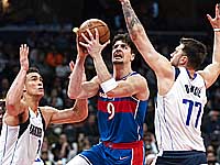 Дени Авдия набрал 14 очков. 