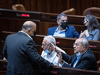 Депутаты от Объединенного списка обсуждают, спасать ли правительство Беннета