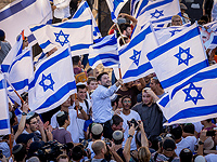 На митинге в Иерусалиме перед приездом Нетаниягу на сцене установлены пуленепробиваемые стекла