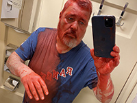 В поезде неизвестный облил 