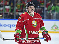 Хоккей. Во время финала президента Беларуси ударили клюшкой в лицо