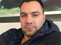 Арестович подтвердил факт пленения украинских морпехов в Мариуполе, но обвинил минобороны РФ в 