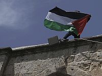 Сотни мусульман ночью